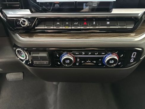 New 2025 GMC Sierra 1500 Elevation image 23