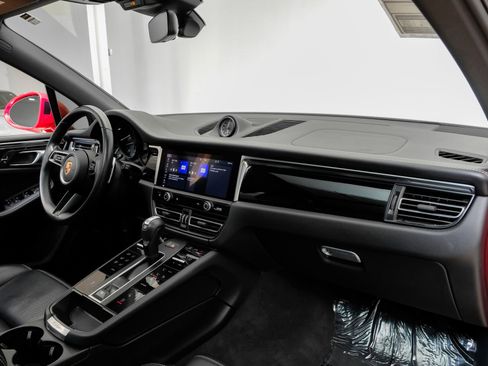 Used 2024 Porsche Macan Turbo AWD/4WD image 17
