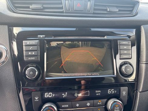 Used 2020 Nissan Rogue SV AWD/4WD image 18