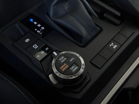 Used 2025 Toyota Tacoma TRD Off-Road image 31