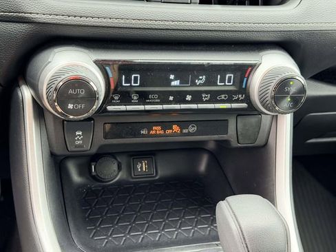 Used 2025 Toyota RAV4 XLE AWD/4WD image 21