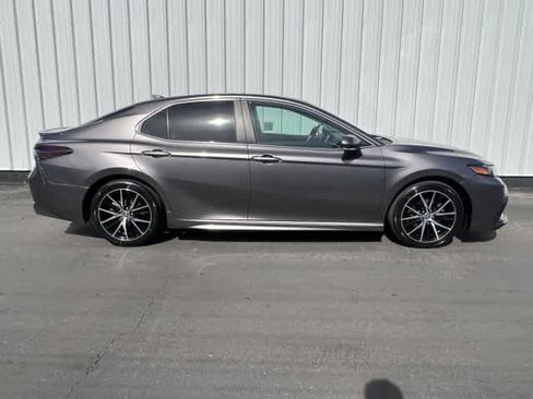 Used 2023 Toyota Camry SE image 7