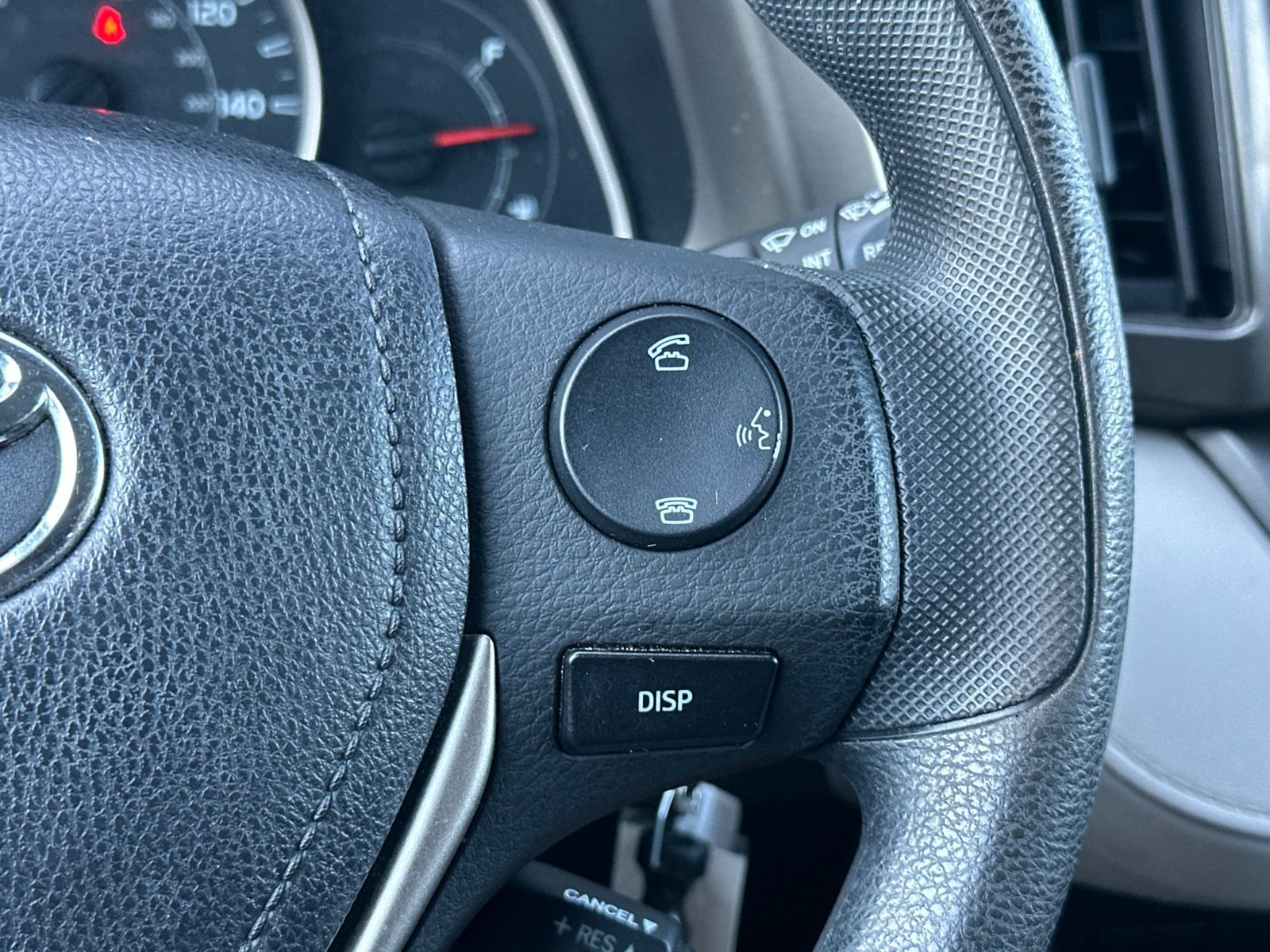 Used 2015 Toyota RAV4 LE FWD image 25
