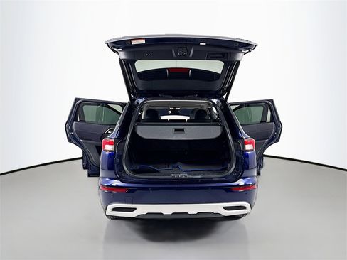 Used 2023 Mitsubishi Outlander SE image 25