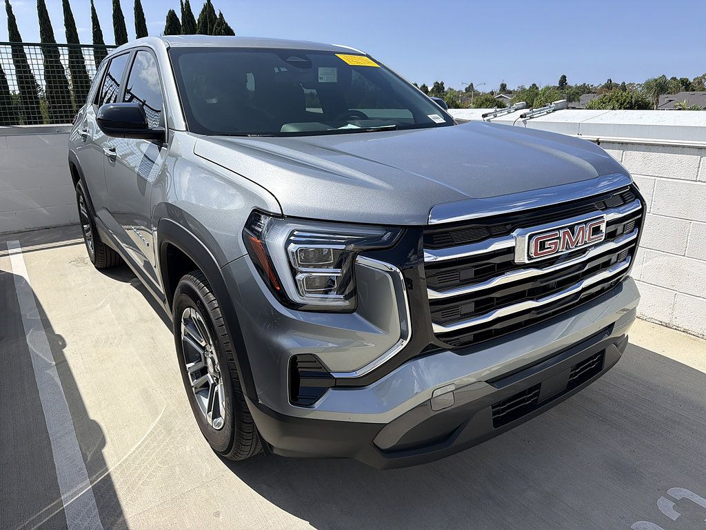 Used 2025 GMC Terrain Elevation AWD/4WD image 3