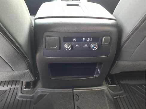 Used 2018 Chevrolet Tahoe LS RWD image 17