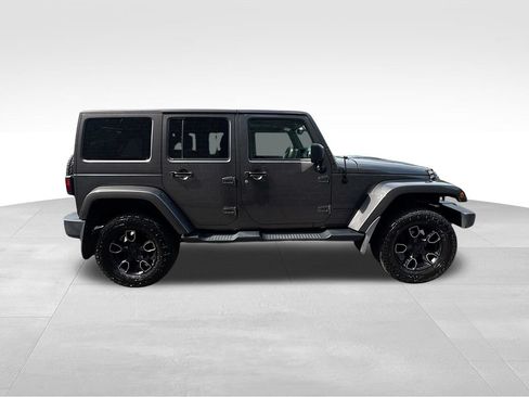 Used 2018 Jeep Wrangler Unlimited Sahara w/ Dual Top Group AWD/4WD image 31