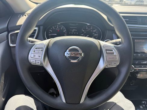 Used 2016 Nissan Rogue SV FWD image 17