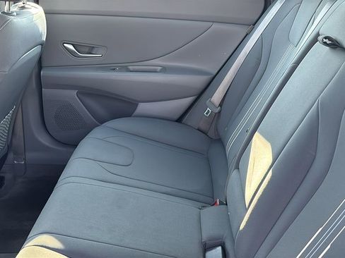 Used 2025 Hyundai Elantra SEL image 29