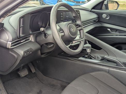 Used 2022 Hyundai Elantra SEL image 13