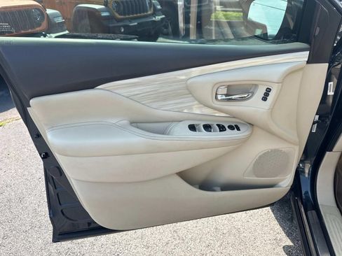 Used 2018 Nissan Murano Platinum w/ Cargo Package FWD image 28