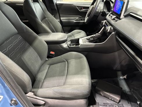 Used 2024 Toyota RAV4 SE w/ Convenience Package AWD/4WD image 17