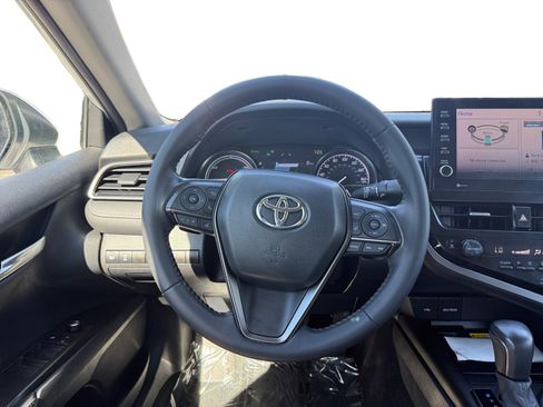 Used 2022 Toyota Camry XSE image 12