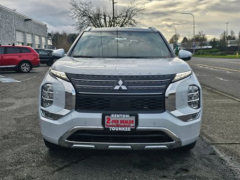 New 2025 Mitsubishi Outlander SEL image 2