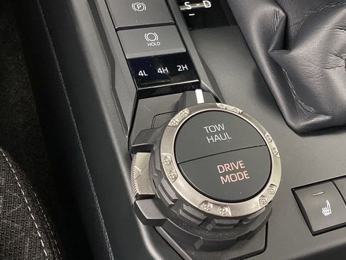 Certified 2025 Toyota 4Runner SR5 AWD/4WD image 18