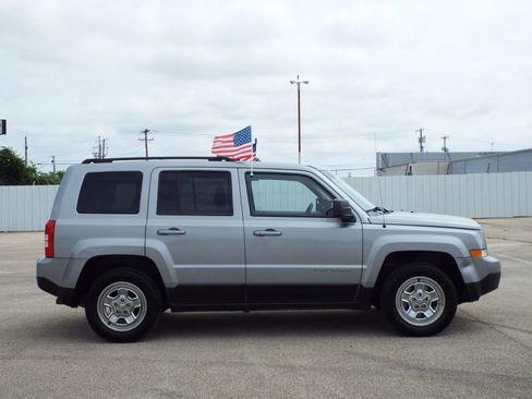 Used 2015 Jeep Patriot Sport w/ Power Value Group FWD image 4