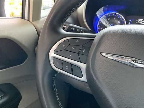 Used 2023 Chrysler Voyager LX FWD image 8