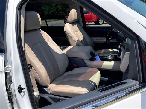 Used 2022 Ford Expedition Limited RWD image 7