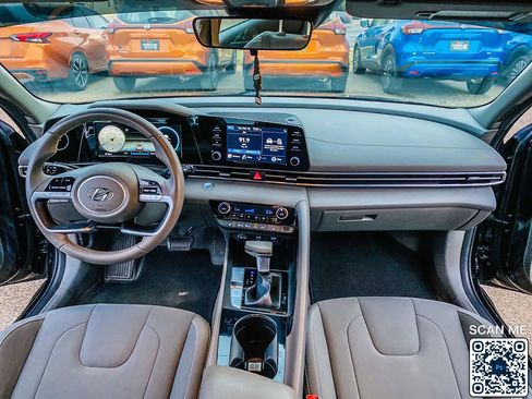 Used 2021 Hyundai Elantra SEL w/ Convenience Package image 16