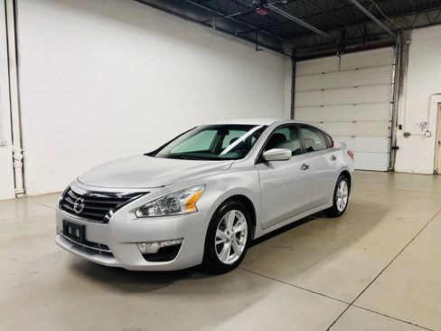 Used 2013 Nissan Altima 2.5 SV FWD image 2