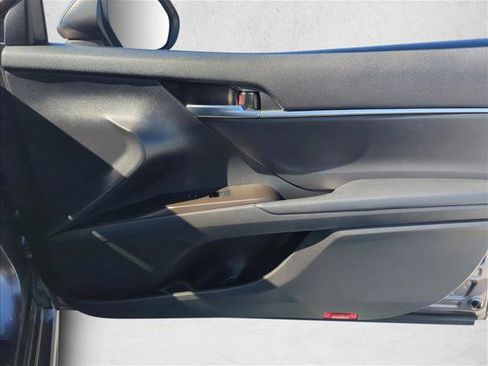 Used 2022 Toyota Camry SE image 27