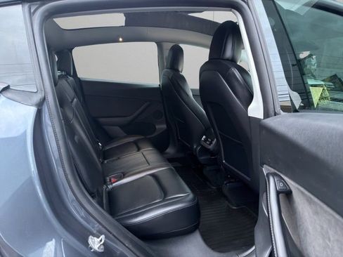 Used 2022 Tesla Model Y Performance image 12