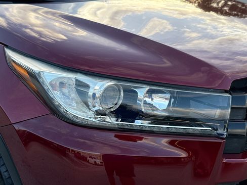 Used 2018 Toyota Highlander SE image 37
