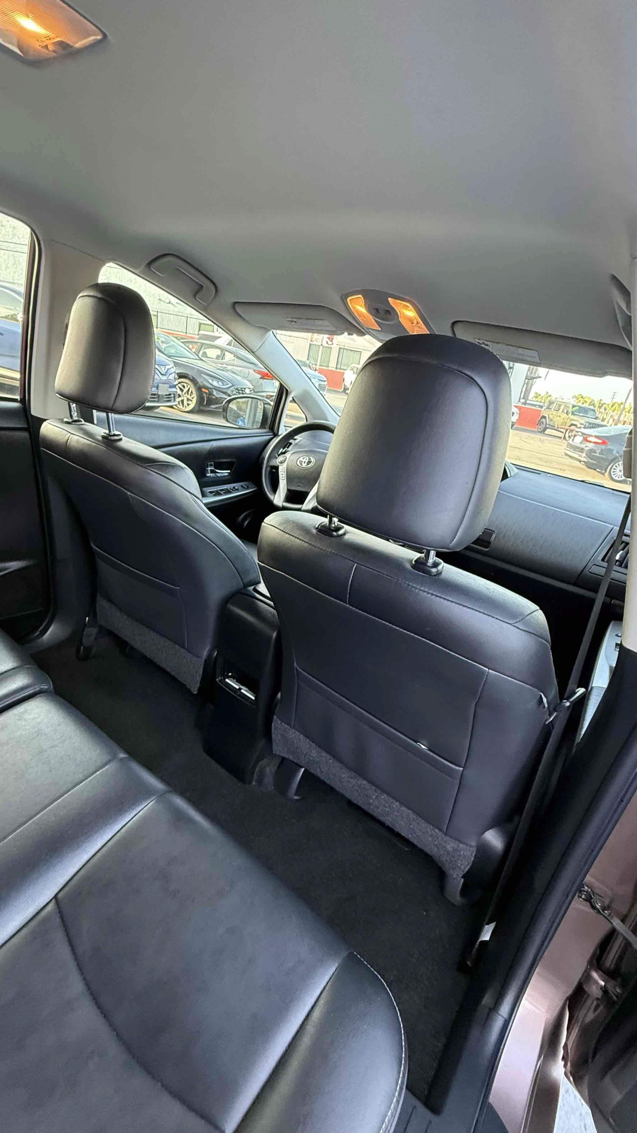 Used 2017 Toyota Prius V Four FWD image 58