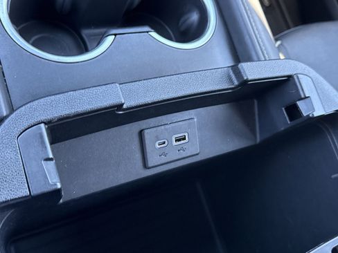 Used 2022 GMC Yukon SLT w/ SLT Premium Package image 27