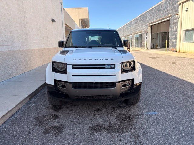 Used 2023 Land Rover Defender 110 X-Dynamic SE AWD/4WD image 2