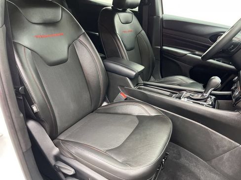Used 2025 Jeep Compass Trailhawk AWD/4WD image 22