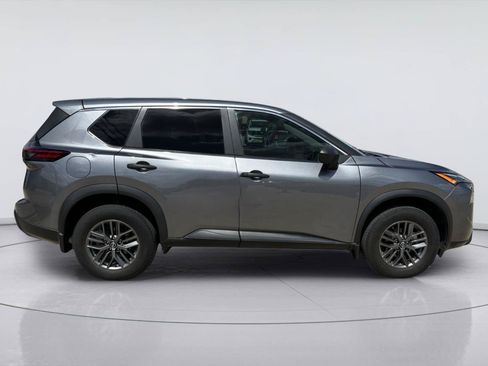 Used 2025 Nissan Rogue S FWD image 2