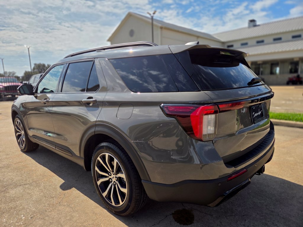 Used 2026 Ford Explorer ST-Line w/ Premium Package RWD image 7