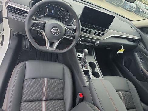 New 2026 Nissan Altima 2.5 SR FWD image 4