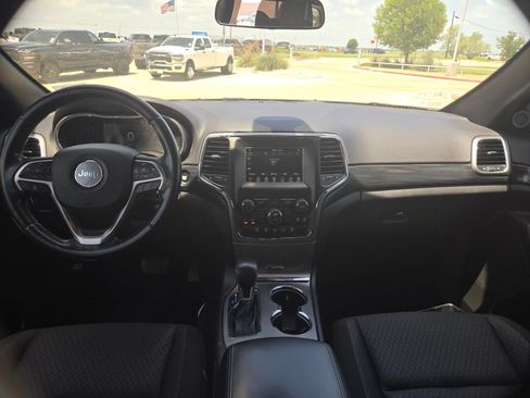 Used 2020 Jeep Grand Cherokee Laredo AWD/4WD image 15
