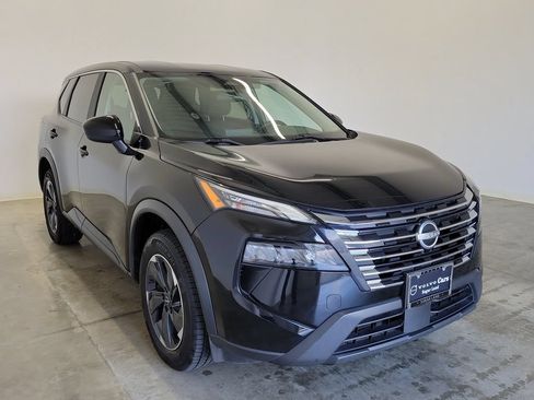 Used 2024 Nissan Rogue SV FWD image 4