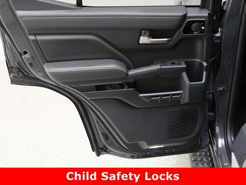 Used 2025 Toyota 4Runner Limited image 28