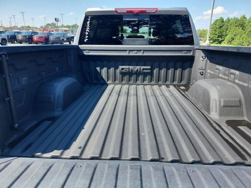 Used 2025 GMC Sierra 1500 AT4 w/ AT4 Premium Package AWD/4WD image 13