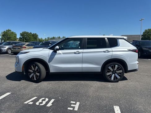 Used 2025 Mitsubishi Outlander AWD image 7