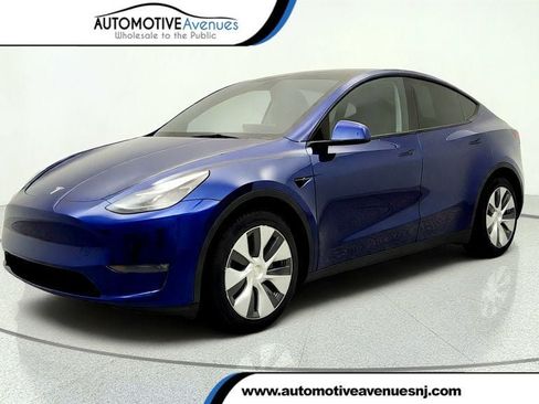 Used 2023 Tesla Model Y Long Range AWD/4WD image 1