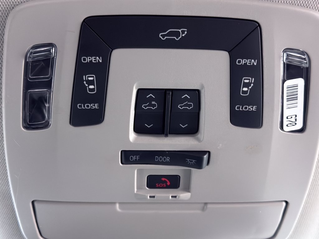 Used 2025 Toyota Sienna XLE w/ XLE Plus Package AWD/4WD image 27