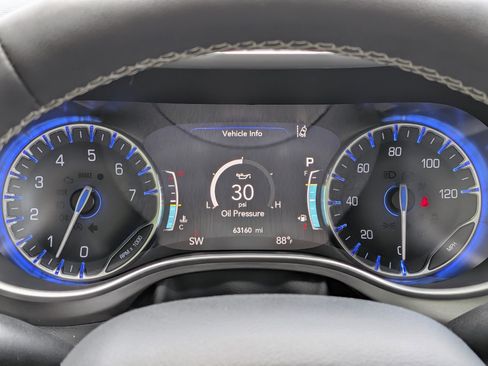 Certified 2022 Chrysler Pacifica Touring-L w/ Uconnect Theater Family Group FWD image 26