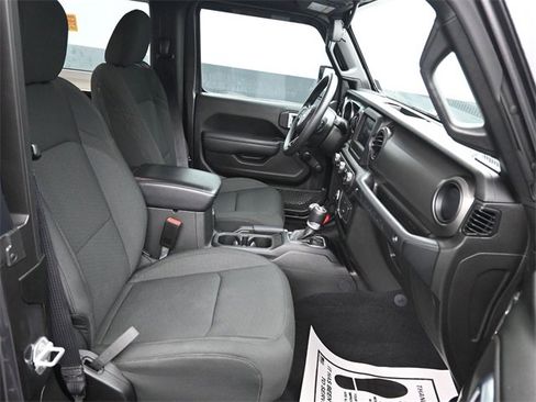 Used 2022 Jeep Wrangler Sport image 7