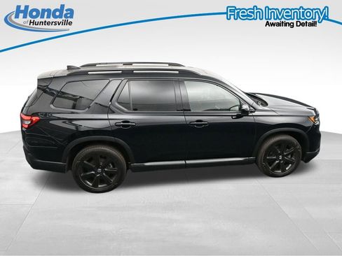 Used 2025 Honda Pilot Black Edition image 41
