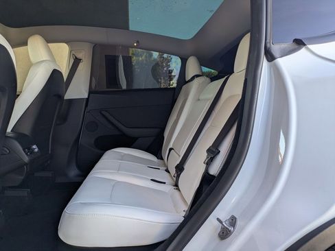 Used 2024 Tesla Model Y Long Range image 18