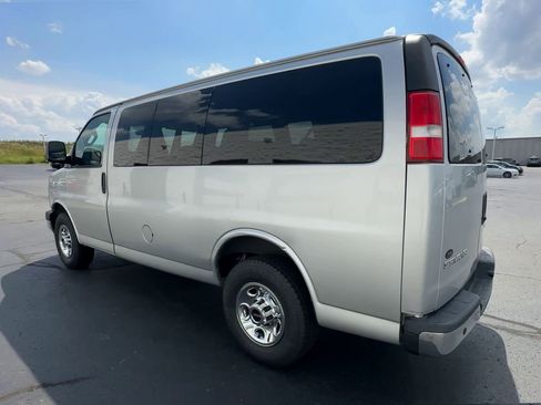 Used 2017 GMC Savana 2500 LT w/ LT Preferred Equipment Group image 6