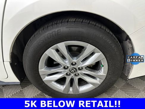 Used 2021 Toyota Sienna Limited image 21