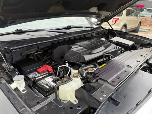 Used 2021 Nissan Titan Platinum Reserve w/ Moonroof Package image 15