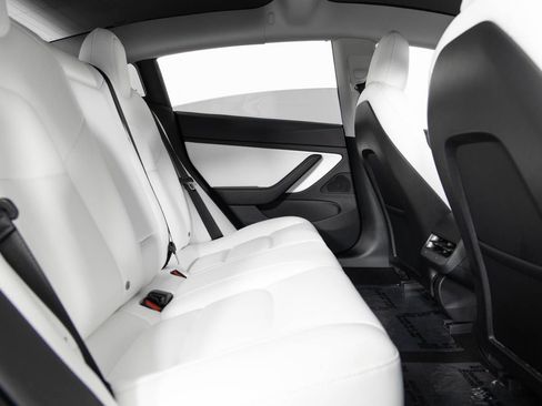 Used 2021 Tesla Model 3 Performance image 23