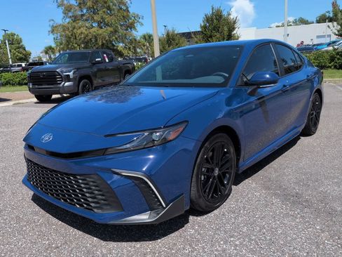 Used 2026 Toyota Camry SE FWD image 2